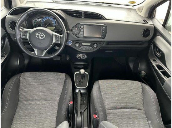 2016 Toyota Yaris Hybrid Basis
