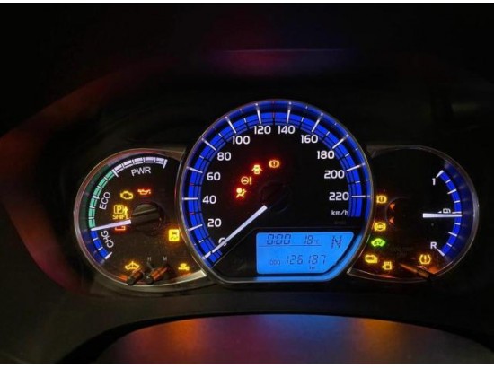 2016 Toyota Yaris Hybrid Basis