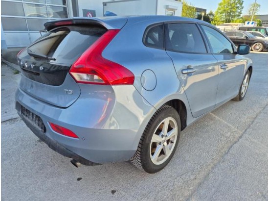 2016 Volvo V40 Momentum