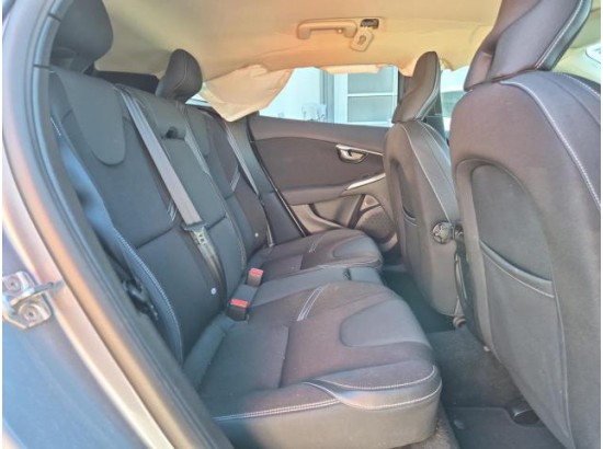 2016 Volvo V40 Momentum