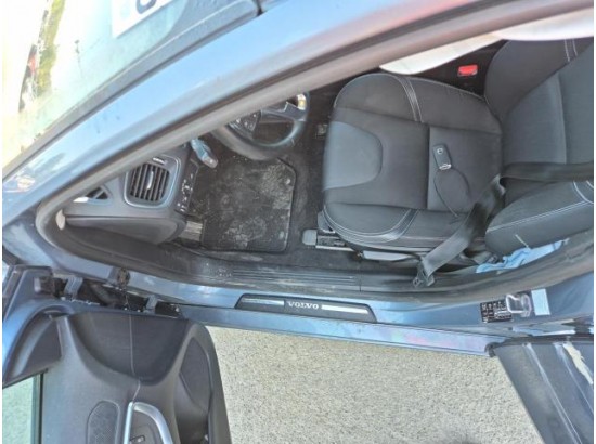 2016 Volvo V40 Momentum