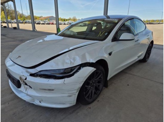 2025 Tesla (USA) 003 / Model 3 Langstreckenbatt. Allradantrieb Dual Motor
