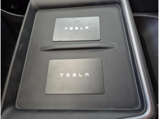 2025 Tesla (USA) 003 / Model 3 Langstreckenbatt. Allradantrieb Dual Motor