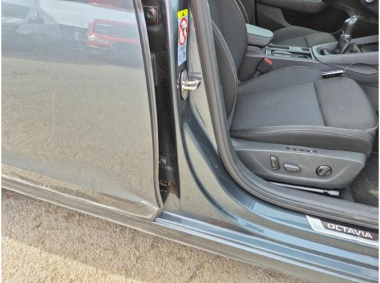 2020 Skoda Octavia Combi First Edition