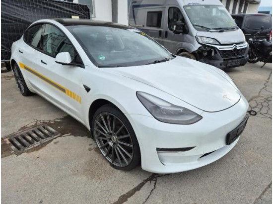 2022 Tesla (USA) Model 3
