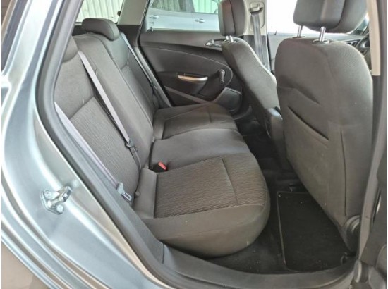 2015 Opel Astra J Sports Tourer Style