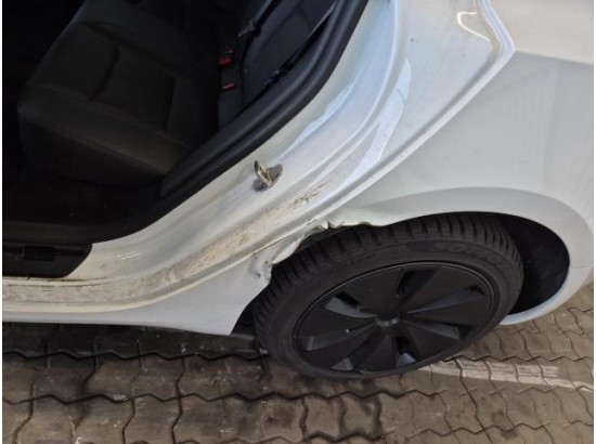 2024 Tesla Model 3 Basis RWD