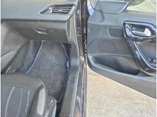 2015 Peugeot 208 Active