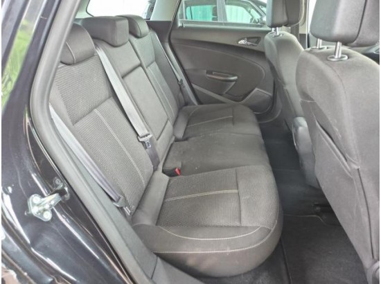 2015 Opel Astra J Sports Tourer Style