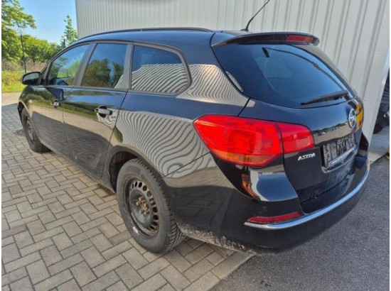 2016 Opel Astra J Sports Tourer Edition