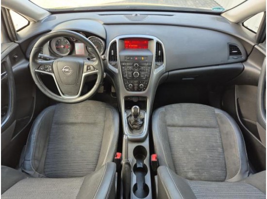 2016 Opel Astra J Sports Tourer Edition