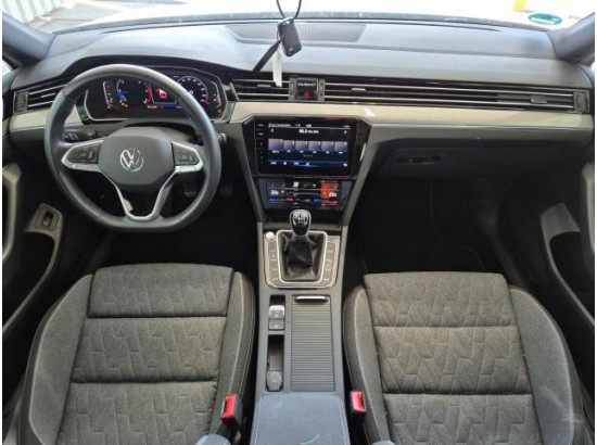2023 Volkswagen Passat Variant Business