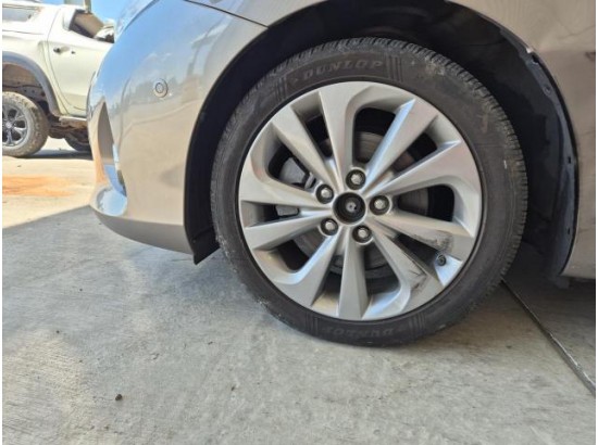 2015 Toyota Auris Hybrid Executive
