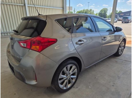 2015 Toyota Auris Hybrid Executive