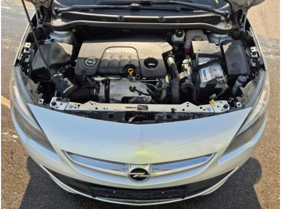 2015 Opel Astra J Sports Tourer Edition