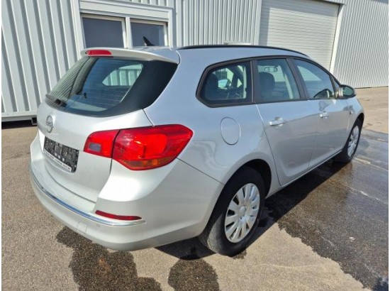 2015 Opel Astra J Sports Tourer Edition