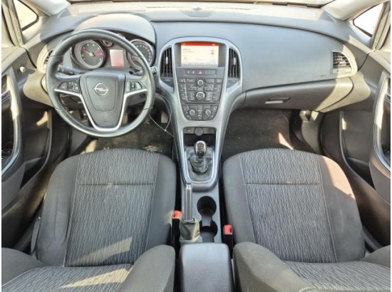 2015 Opel Astra J Sports Tourer Edition