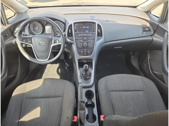 2016 Opel Astra J Sports Tourer Edition