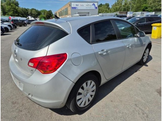 2015 Opel Astra J Lim.  Edition
