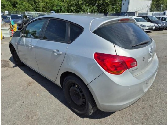 2015 Opel Astra J Lim.  Edition