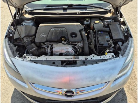 2015 Opel Astra J Lim.  Edition