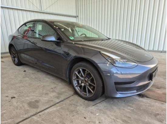 2022 Tesla Model 3 Basis RWD