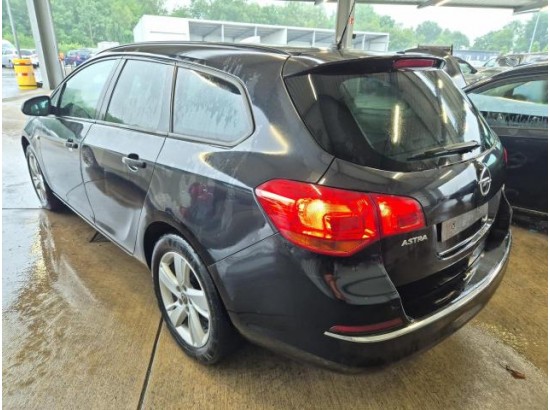 2016 Opel Astra J Sports Tourer Edition