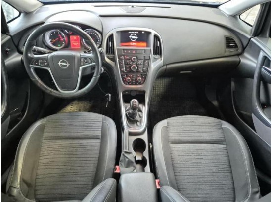 2016 Opel Astra J Sports Tourer Edition