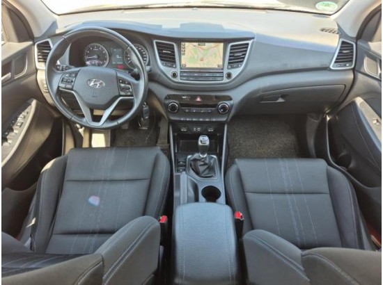 2018 Hyundai Tucson blue Classic 2WD