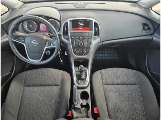 2015 Opel Astra J Sports Tourer Edition