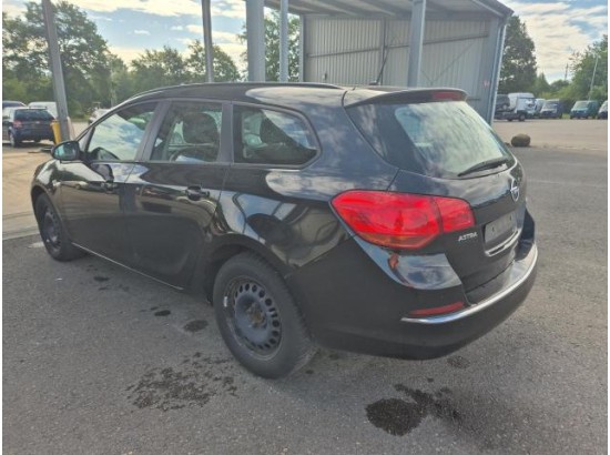 2015 Opel Astra J Sports Tourer Edition