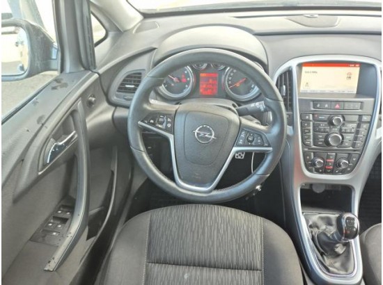 2015 Opel Astra J Sports Tourer Edition
