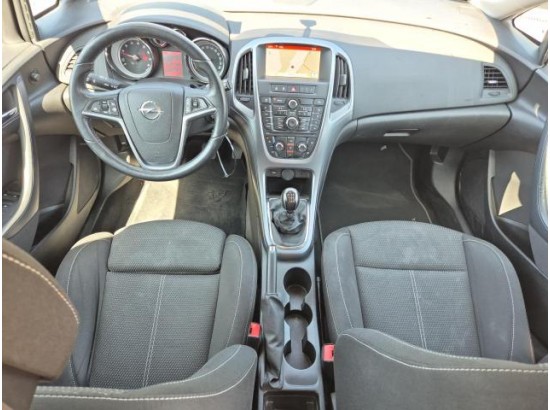 2016 Opel Astra J Sports Tourer Edition