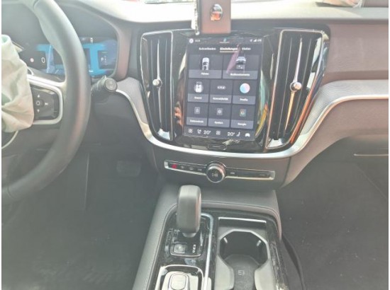2026 Volvo V60 Kombi Plus Dark Recharge Plug-In Hybrid AWD