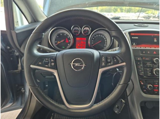 2016 Opel Astra J Sports Tourer Edition