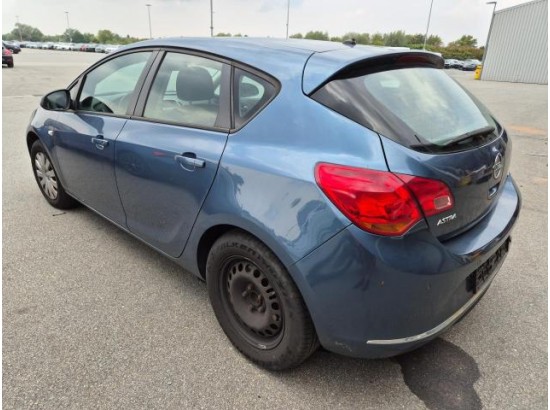2015 Opel Astra J Lim.  Edition