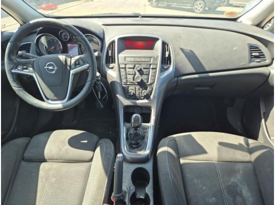 2015 Opel Astra J Lim.  Edition