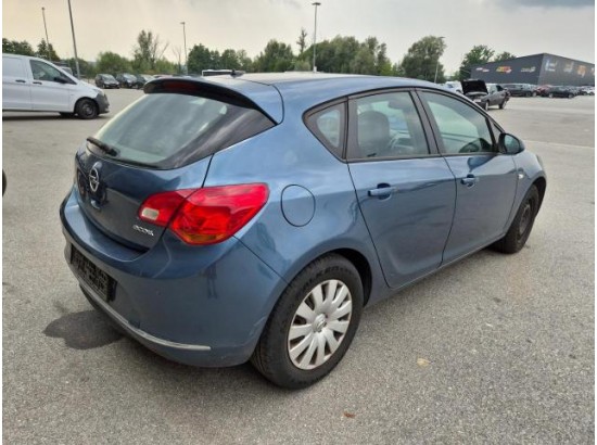2015 Opel Astra J Lim.  Edition