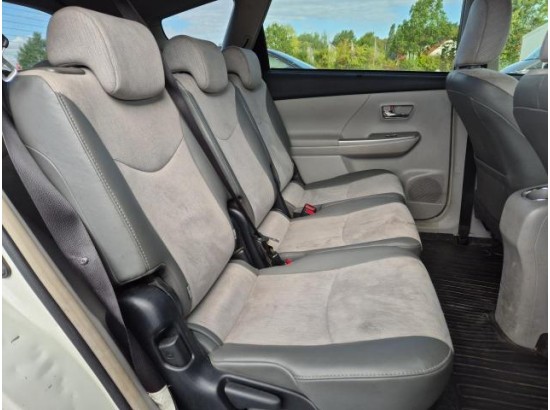 2016 Toyota Prius + Comfort