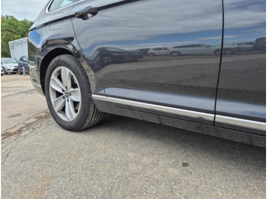 2023 Volkswagen Passat Variant Elegance