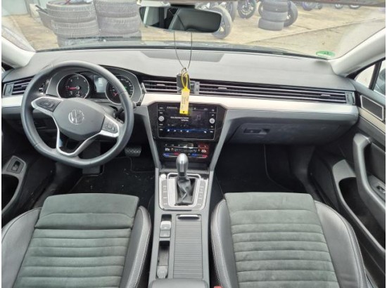2023 Volkswagen Passat Variant Elegance