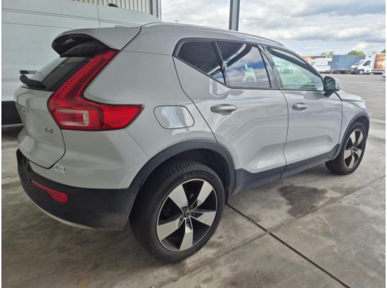 2020 Volvo XC40 Momentum Pro 2WD