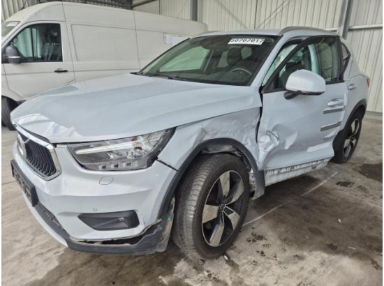 2020 Volvo XC40 Momentum Pro 2WD