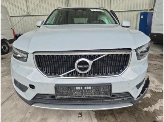 2020 Volvo XC40 Momentum Pro 2WD