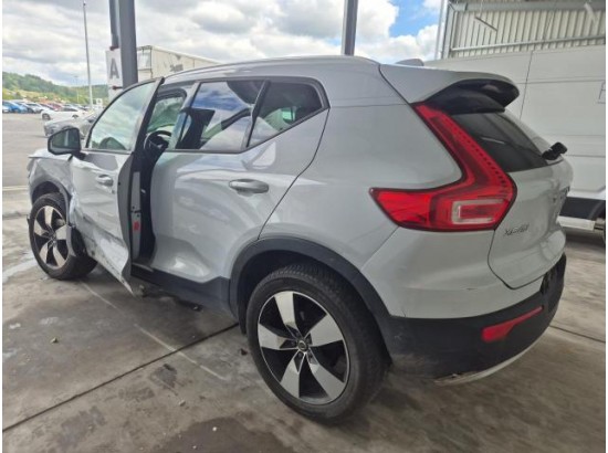 2020 Volvo XC40 Momentum Pro 2WD
